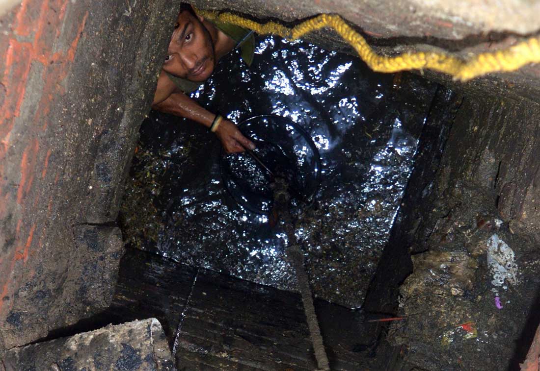 Manual scavenging claims 3 lives in Maharashtra