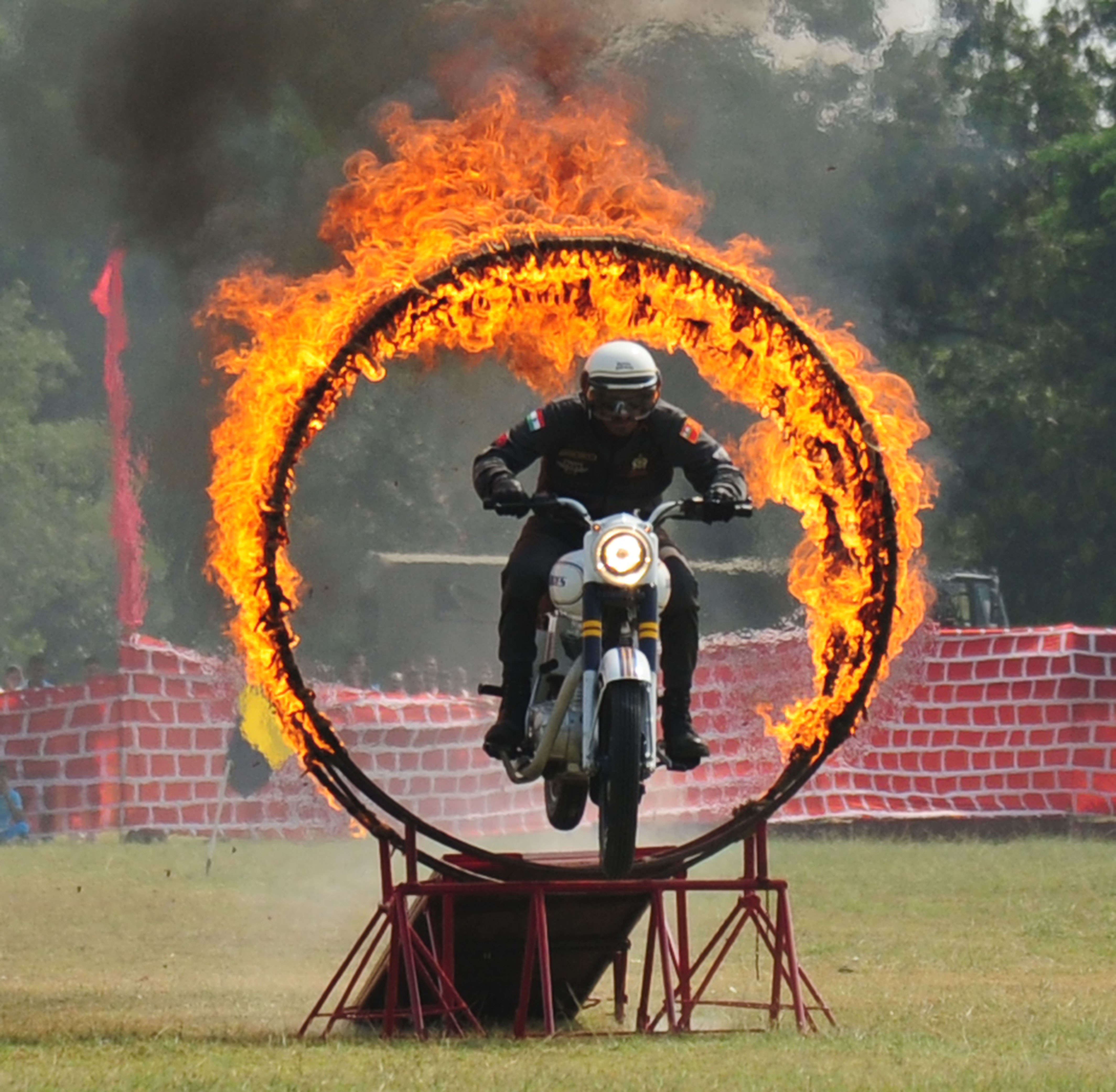 Army officer sets world record despite injury in fire tunnel bike stunt