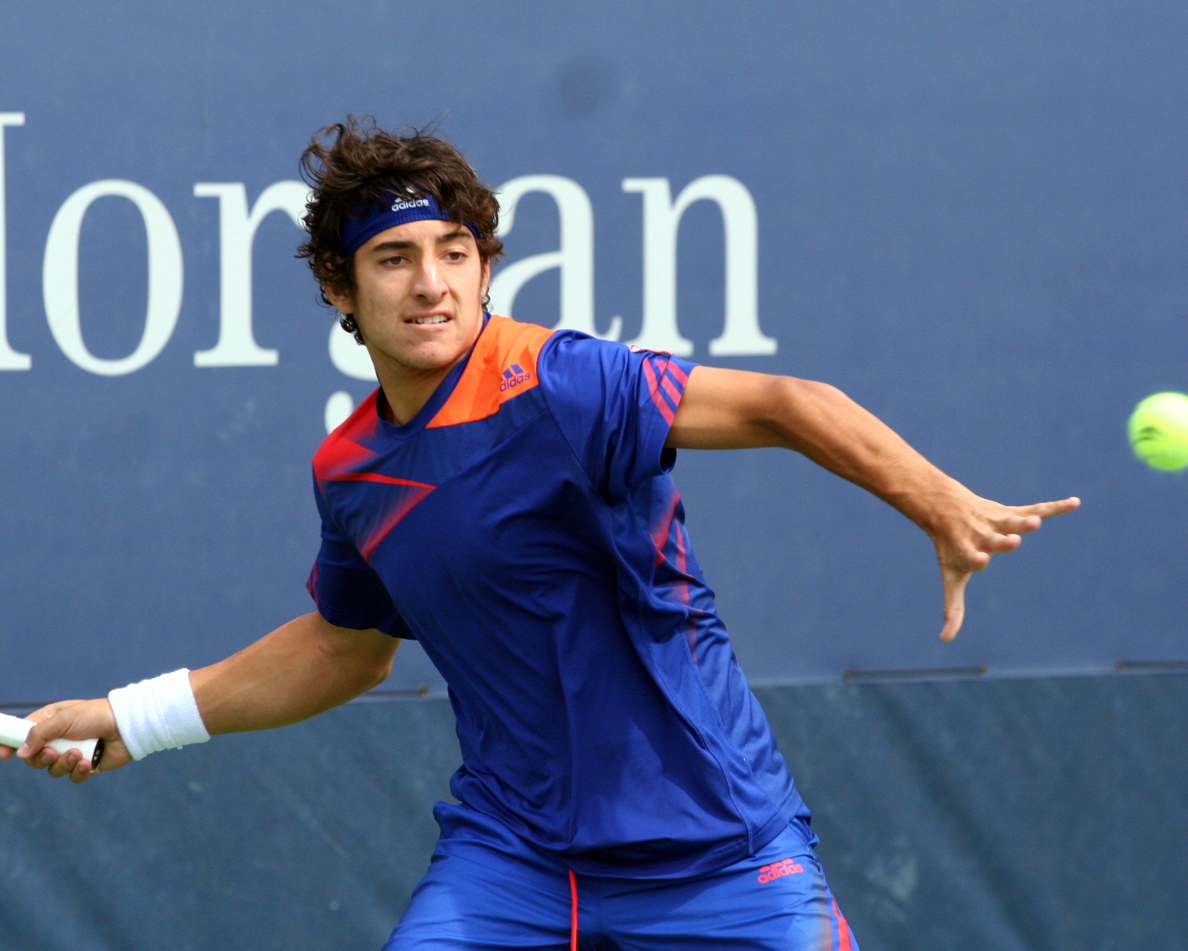 Garin becomes first Chilean ATP champion in a decade