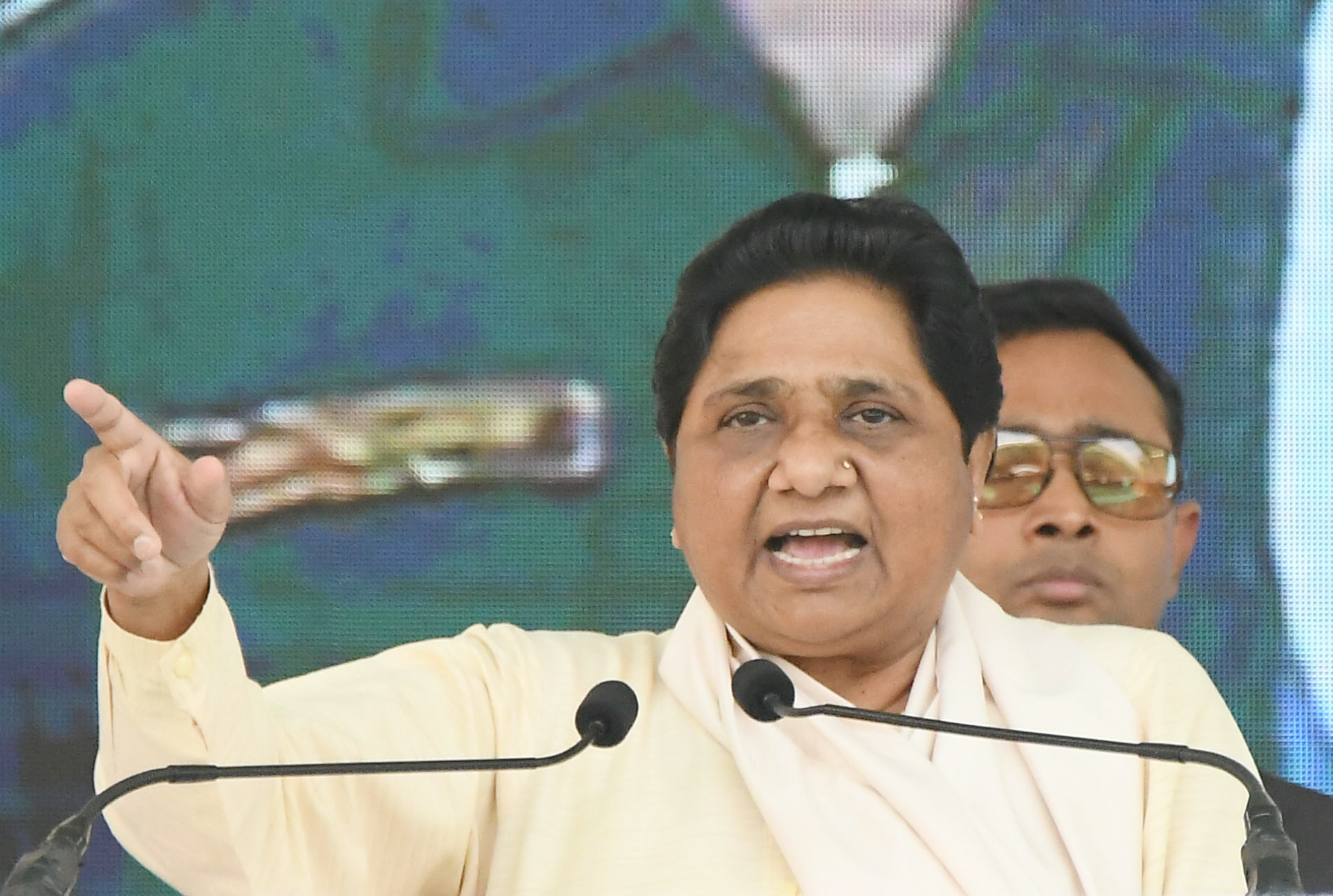 Mayawati supports Azam Khan, accuses UP govt of targeting opponents