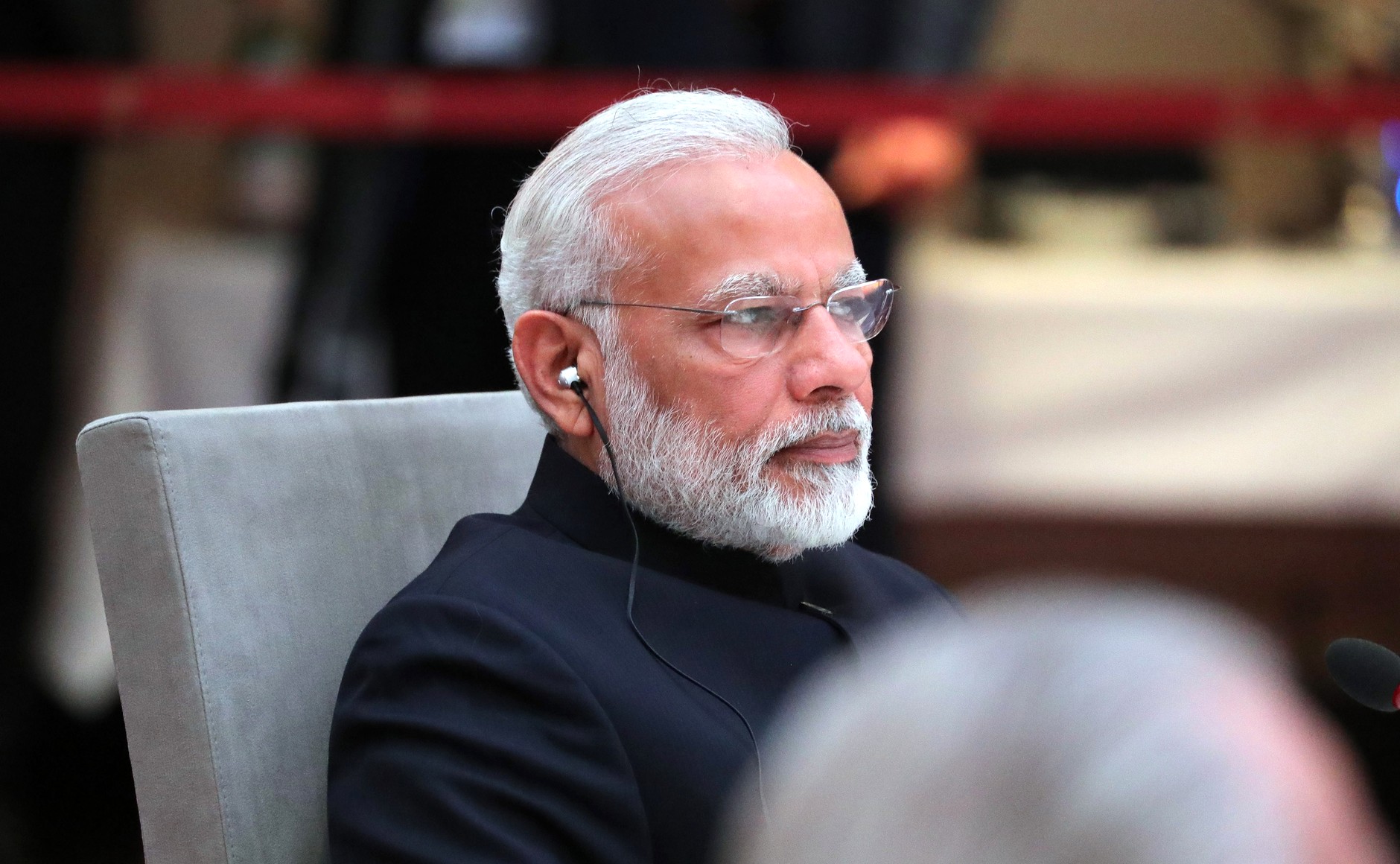 Modi welcomes Advani blog, ignores anti-national taunt