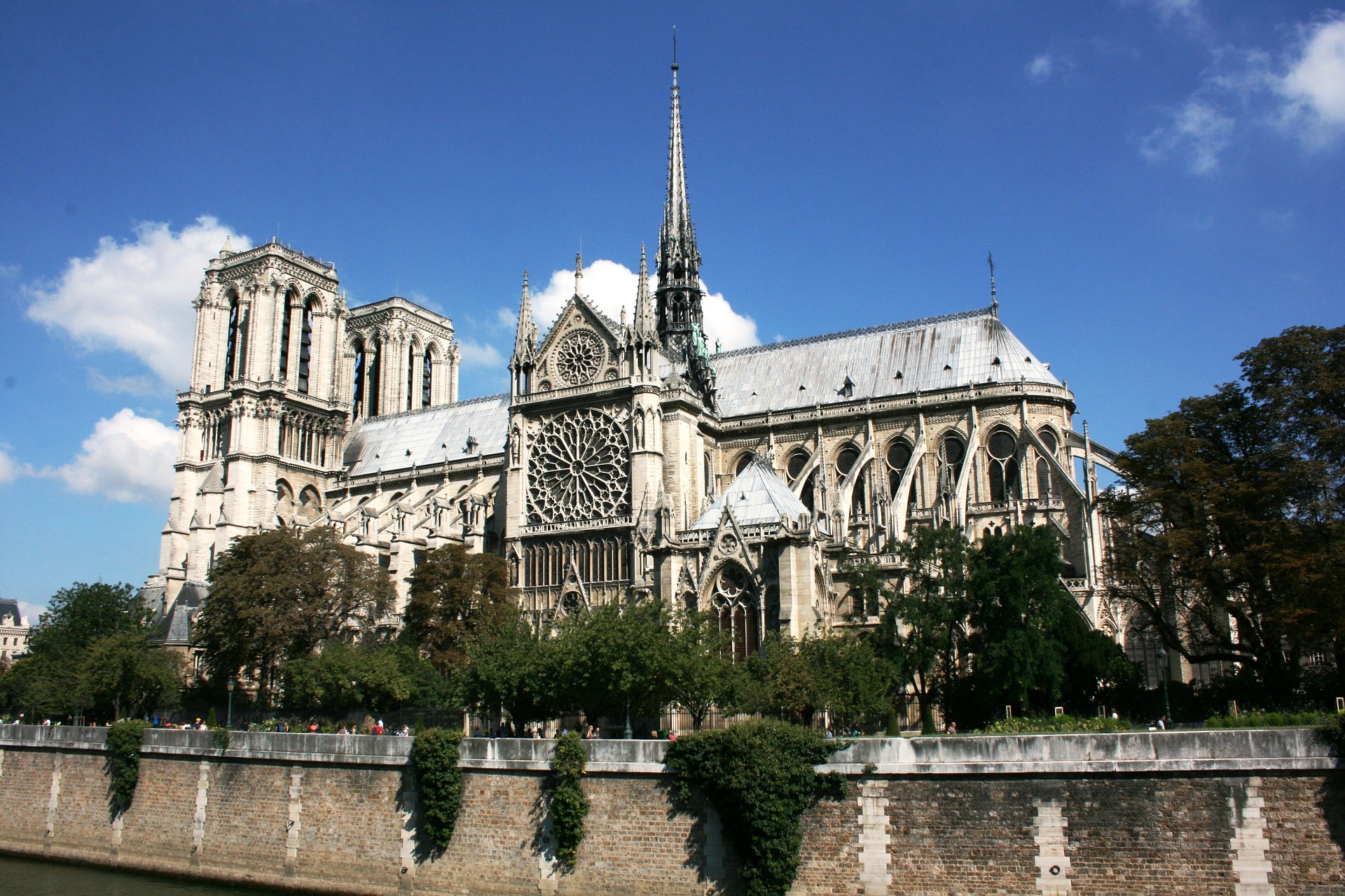 UNESCO experts ready to assist in reconstruction of Notre Dame