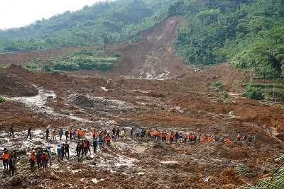 Rescuers battle to find bodies in Myanmar mudslide