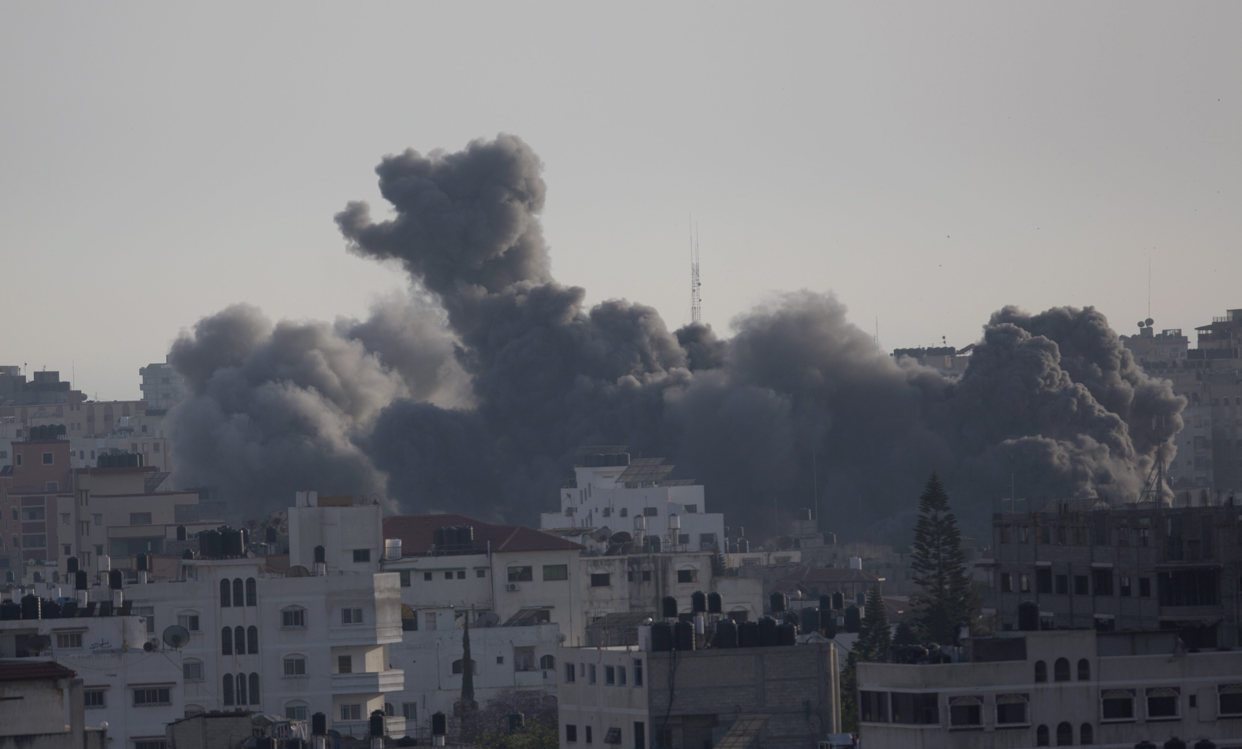 Ten killed in Israeli attack in Syria following rocket fire