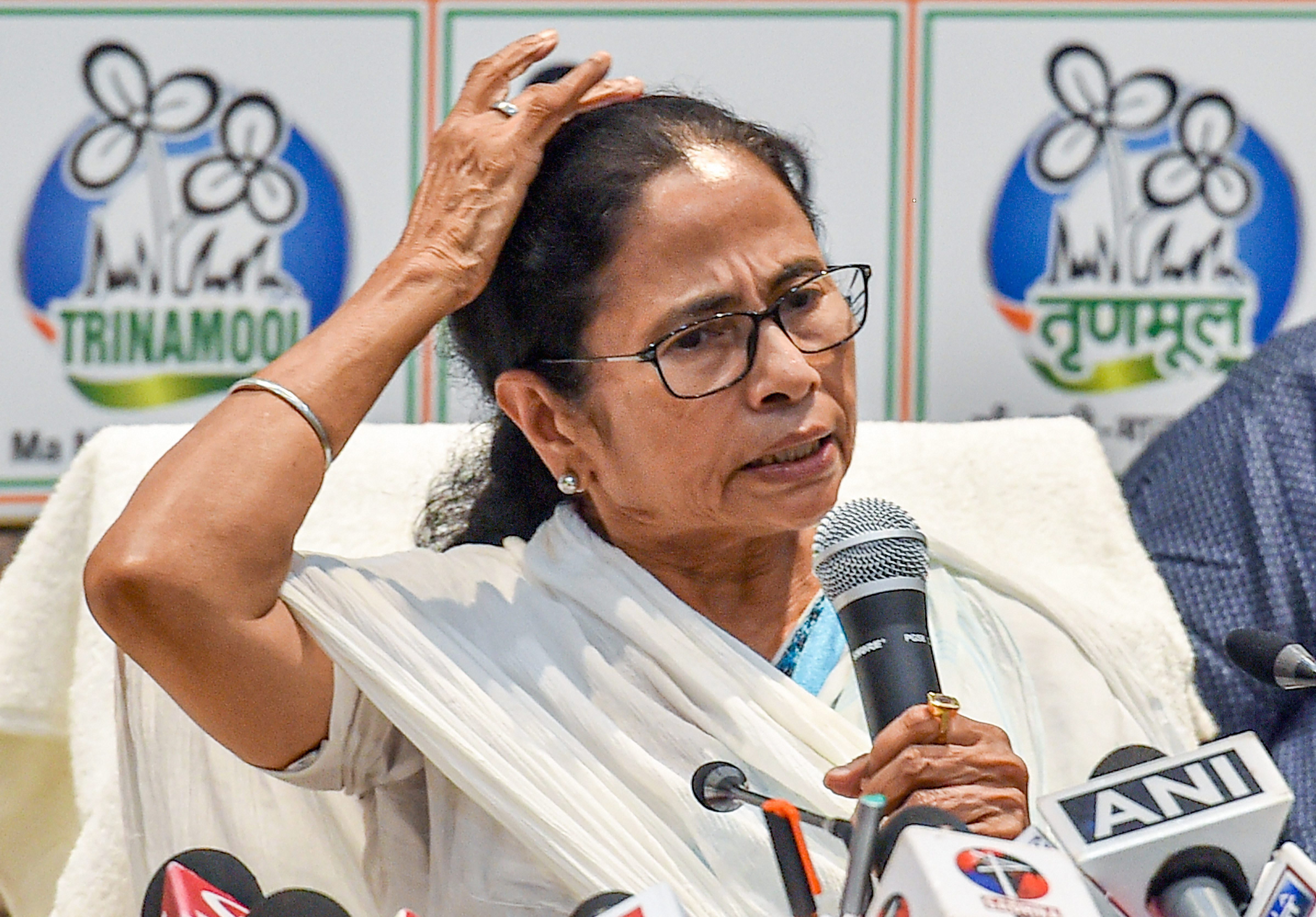 BJP says will send 10 lakh Jai Shri Ram post cards to Mamata