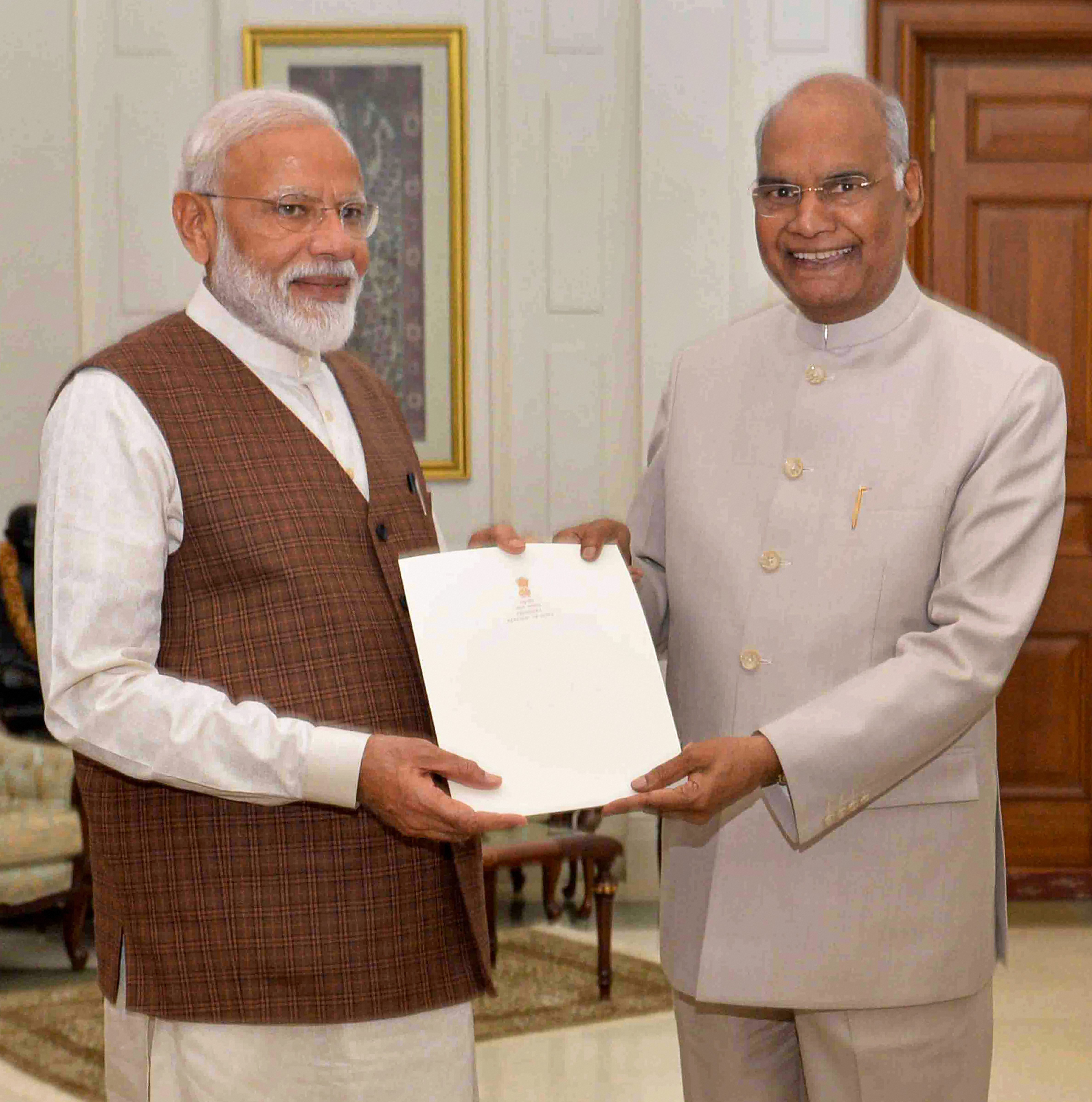 Prez Kovind invites Modi to form govt, PM reaches out to minorities