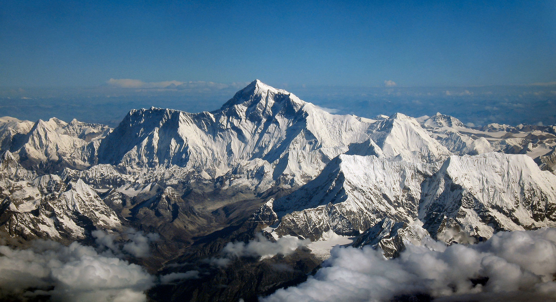 34 tonnes of waste collected from 4 peaks including Mount Everest in Nepal