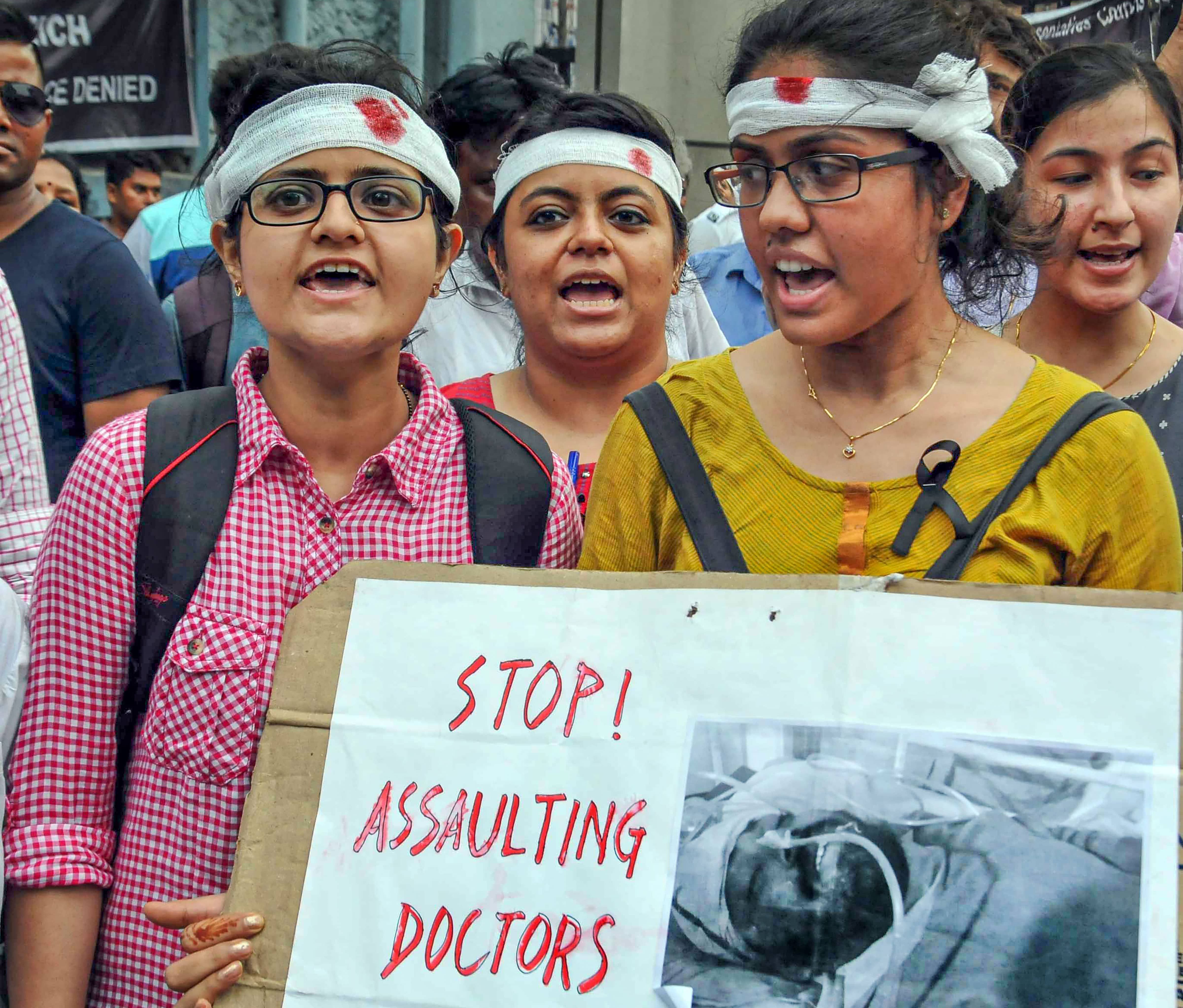 Mamata can choose venue, but meeting should be held in open, say protesting docs