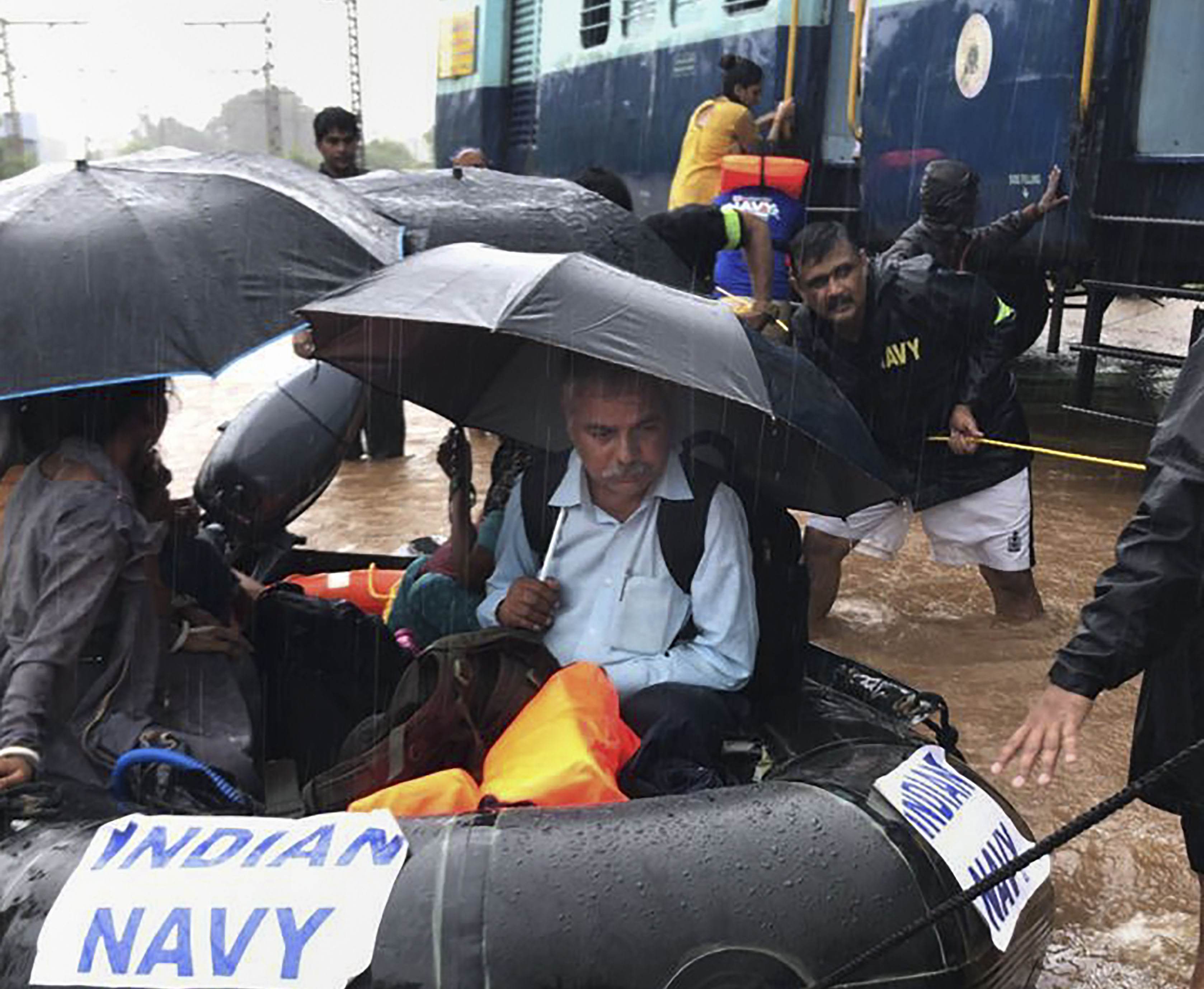 Daily wrap: 700 rescued from train stuck in Mumbai floods; Malinga retires