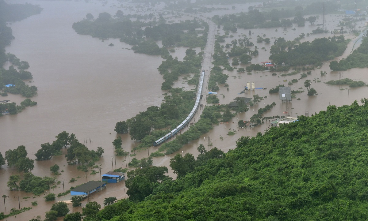 Met forecasts heavy rainfall; Bihar floods affect rail traffic