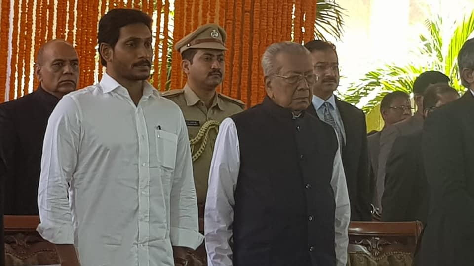 Biswabhusan Harichandan takes oath as new AP Governor