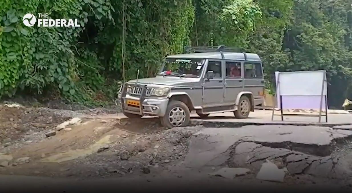 Road linking Kerala, Karnataka and Tamil Nadu cut off in floods
