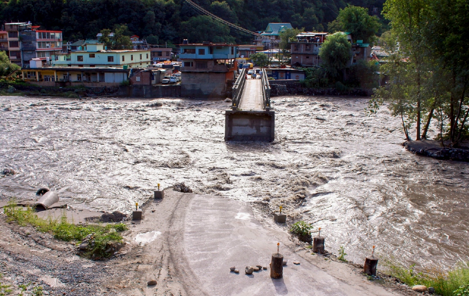 Beas river flood Himachal