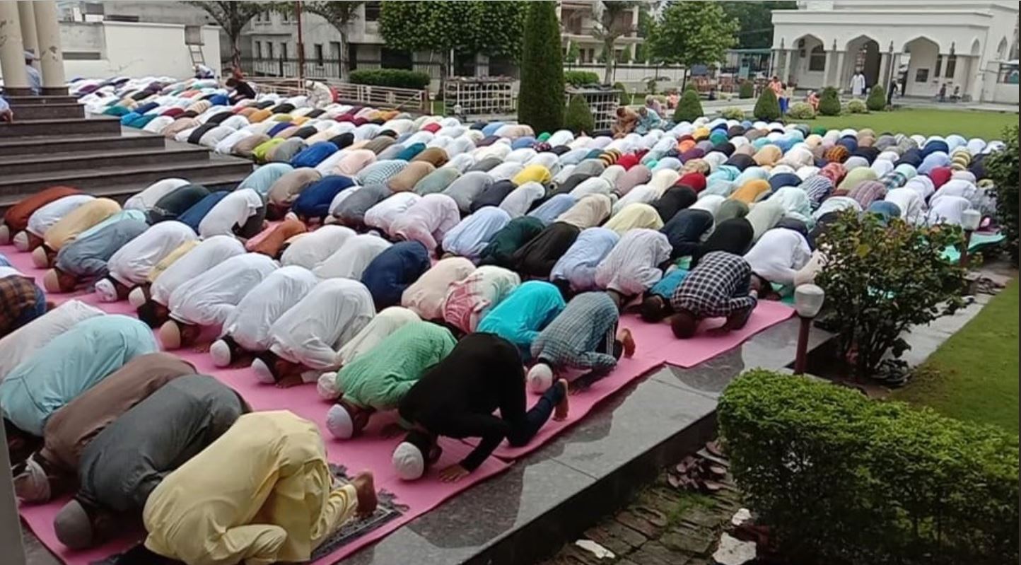 No Eid bustle in Valley this year, Kashmiris pray in silence