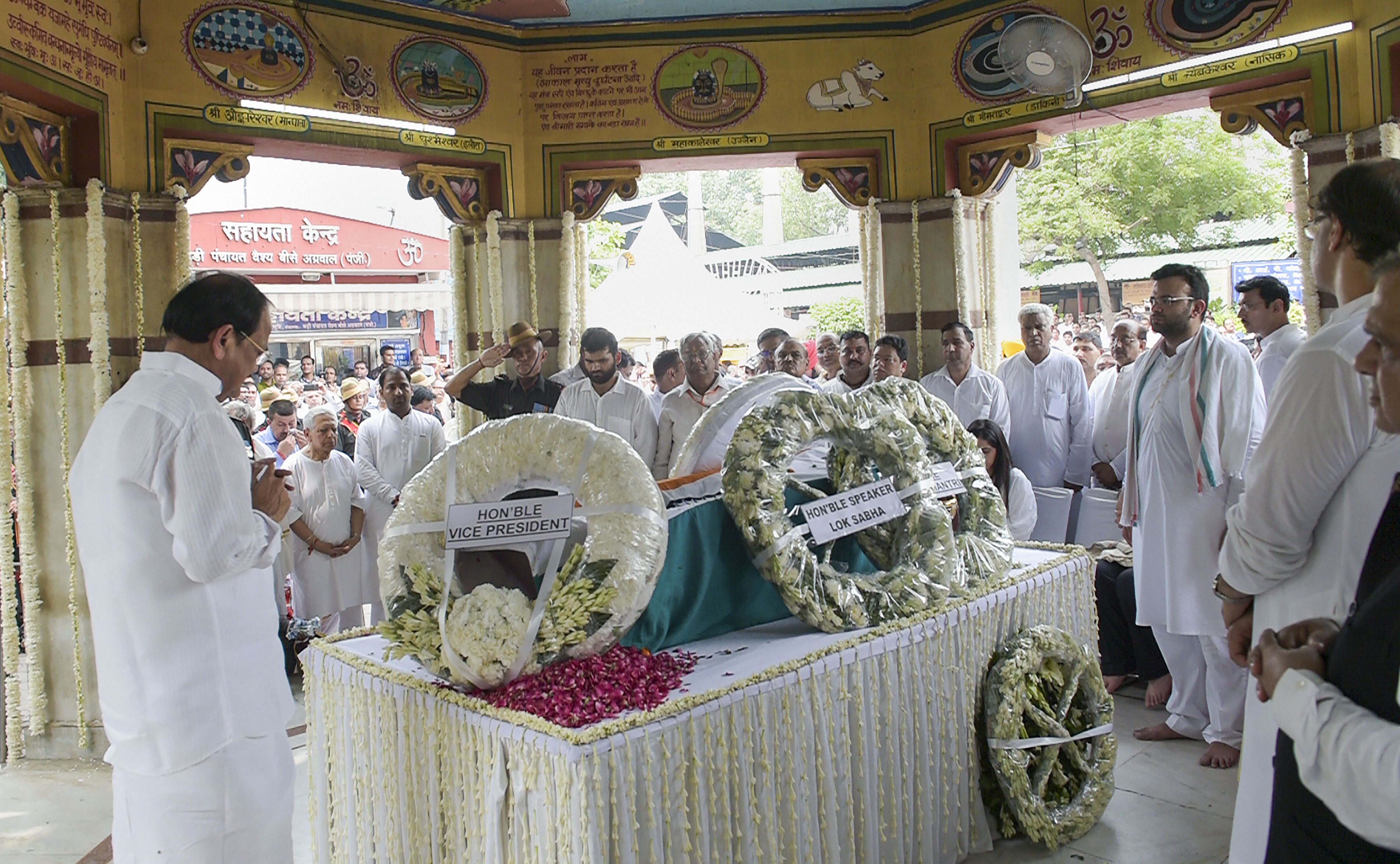 Arun Jaitley cremated with full state honours at Nigambodh Ghat