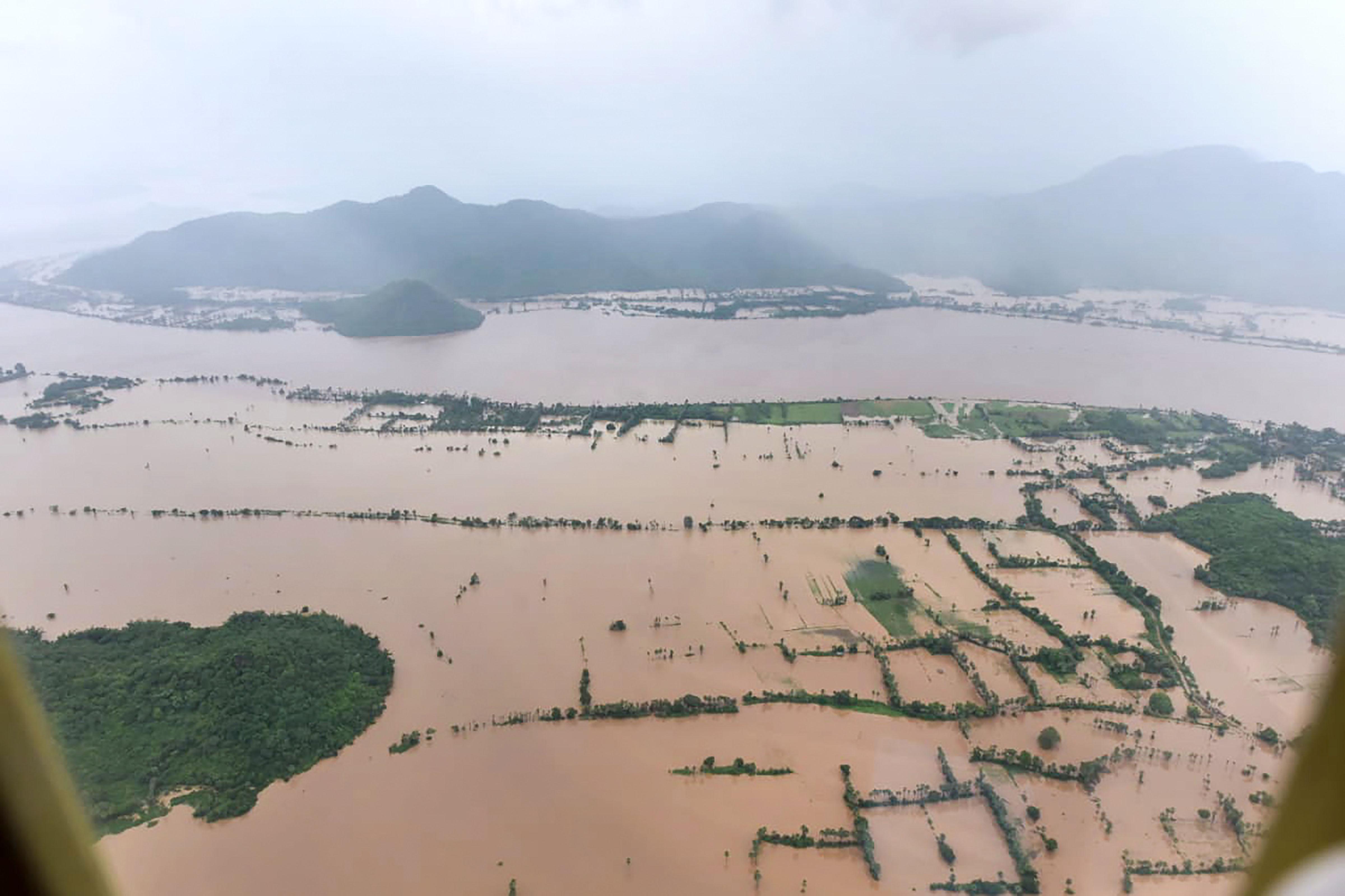 Flood situation grim in Maharashtra, Kerala, Karnataka and AP