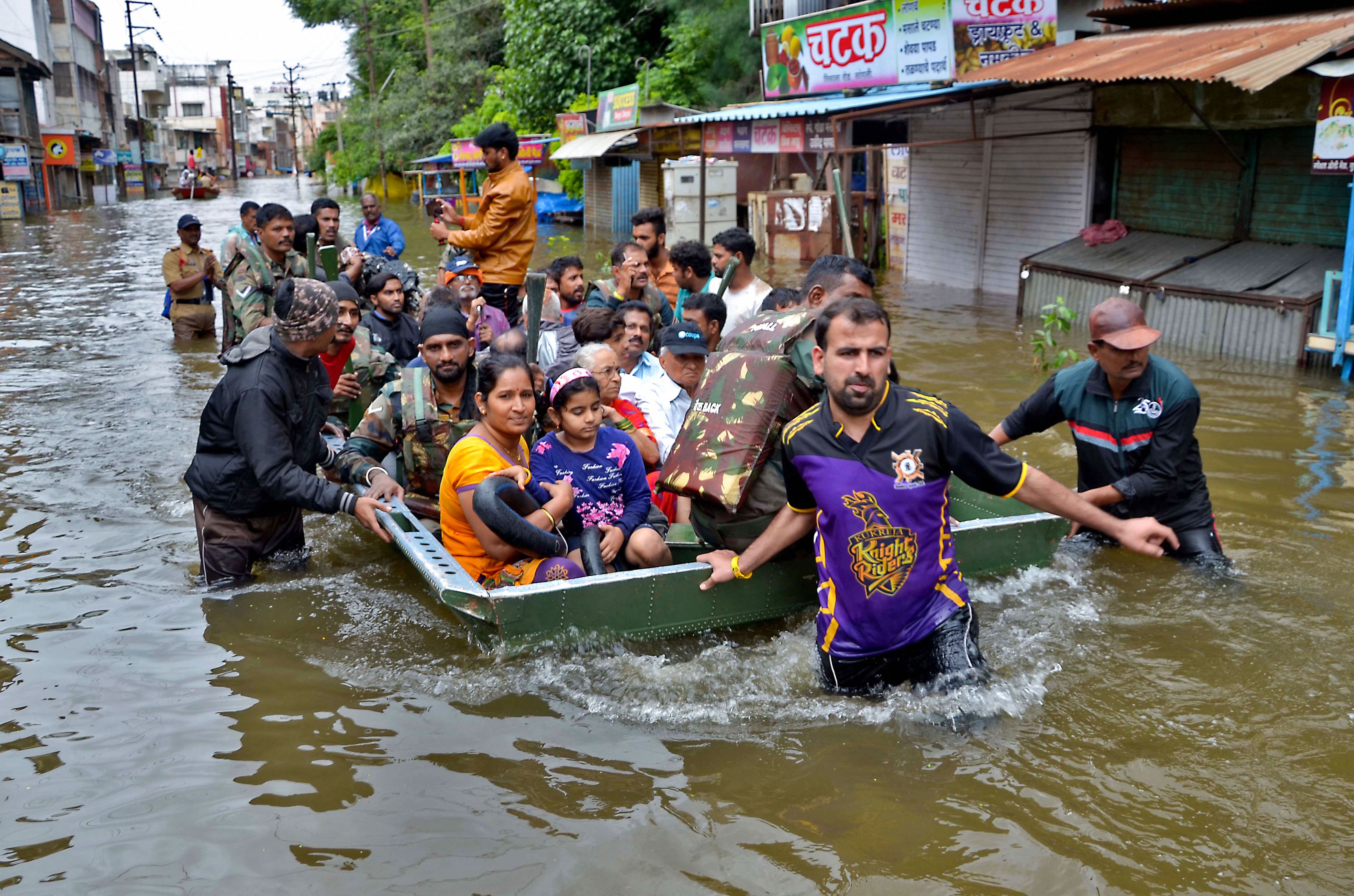 Kerala, Karnataka, Maharashtra, Andhra Pradesh, NDRF, SDRF, Rescue, Relief, Rahul Gandhi