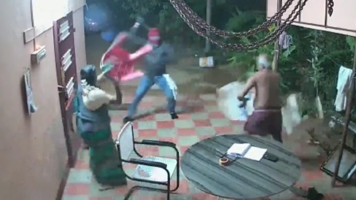 elderly couple fight off burglars, Tamil Nadu, Tirunelveli, armed with billhooks, Shanmugavelu (72), his wife Senthamarai, throw things, CCTV footage, The Federal, English news website