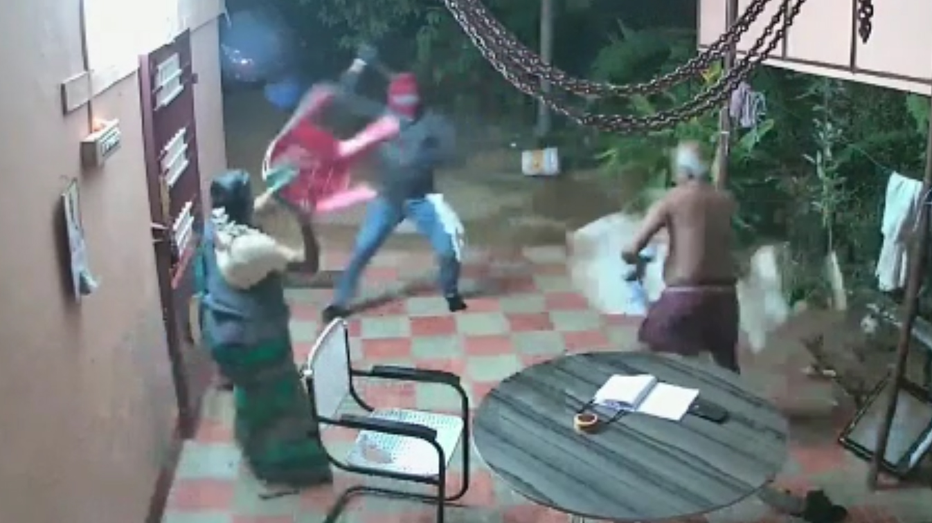 Elderly couple from Tirunelveli chase away armed burglars, video goes viral