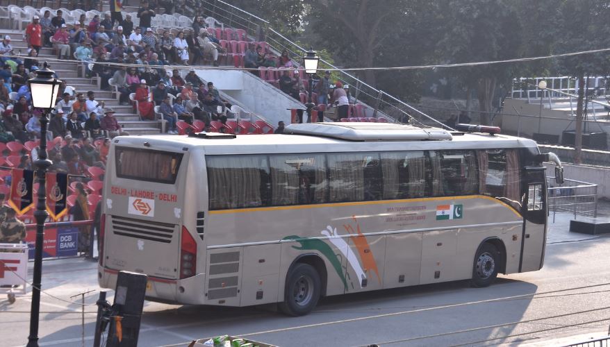 Pakistan suspends Delhi-Lahore bus service