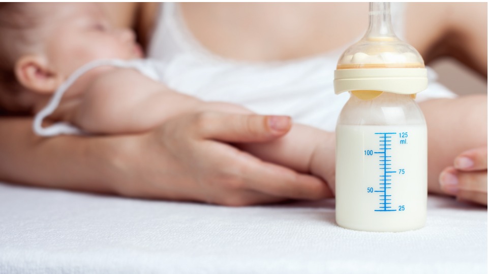 Breastfeeding, formula milk