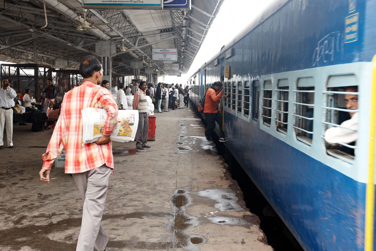 All contract workers will get full salary during corona lockdown: Railways