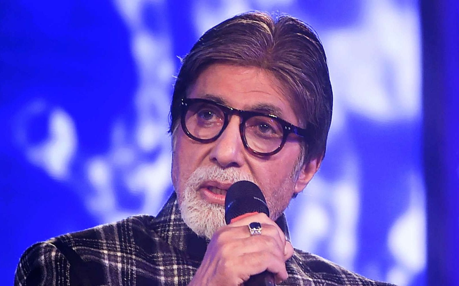Amitabh Bachchan misses crowds outside his house amid lockdown
