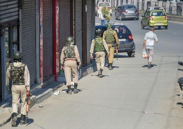 Hours after mobile service restoration, SMSes blocked in Kashmir