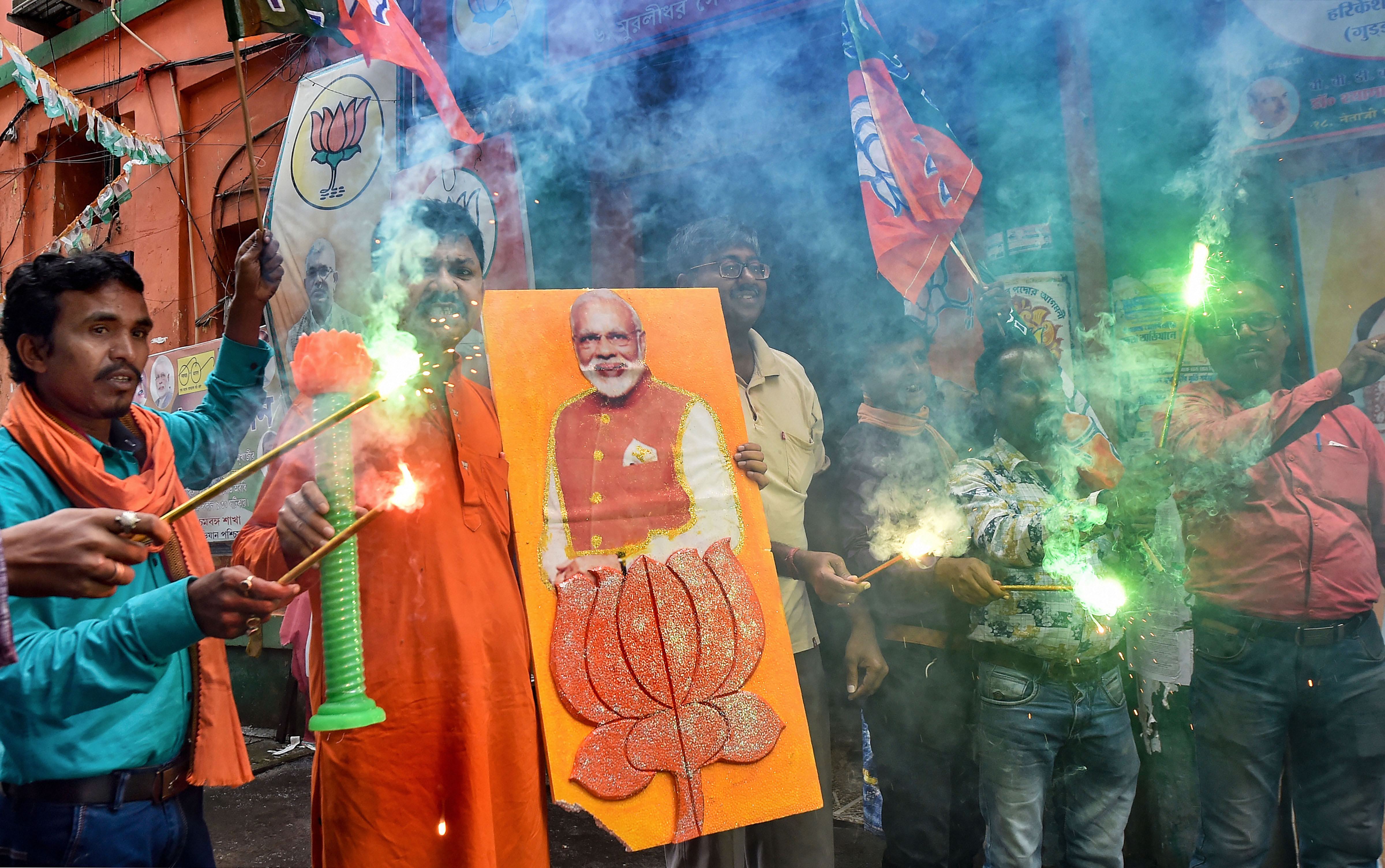 Suspense in Haryana continues as BJP, Cong keep fingers crossed