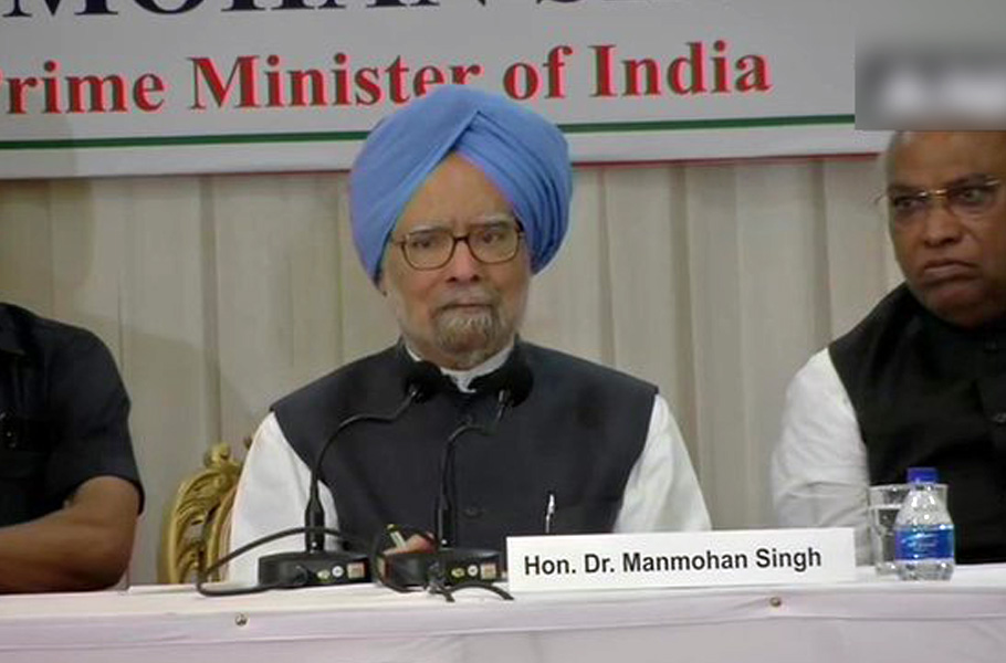 Singh hits out, says govt unable to find solution to revive economy