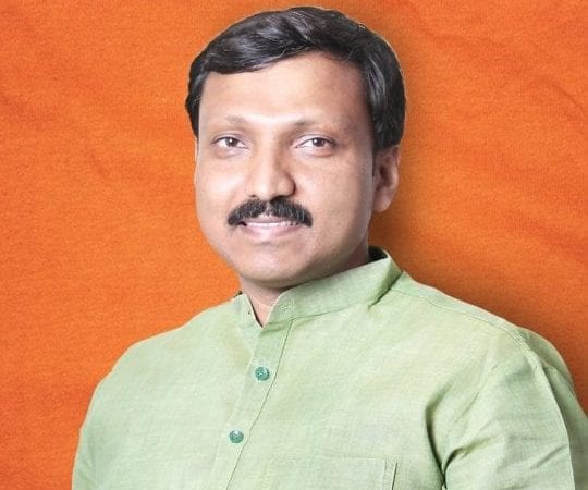 Maha polls: Sena MP attacked with knife, saved by wrist watch
