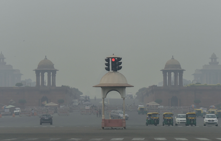 After four days severe air quality, AQI hits poor category in Delhi
