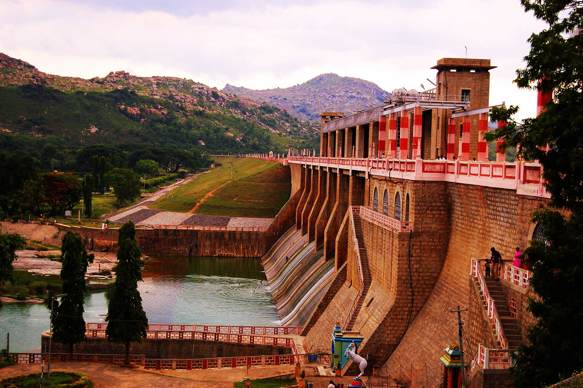 SC quashes TNs petition to restrain Karnataka from building dam