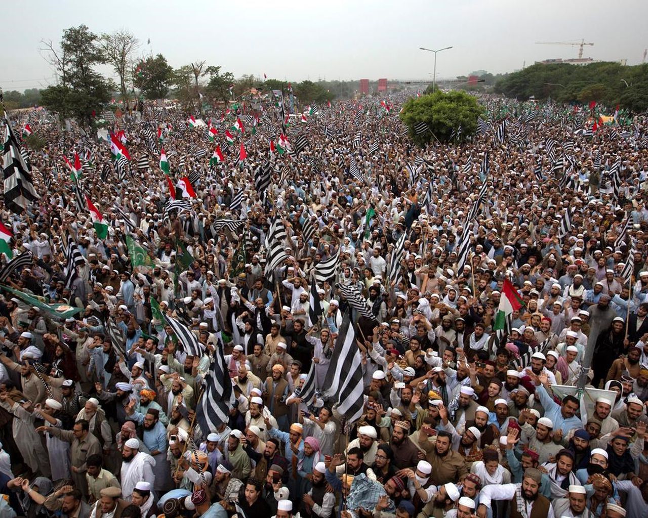 Pak protesters stage sit-in, demand PM Khans resignation