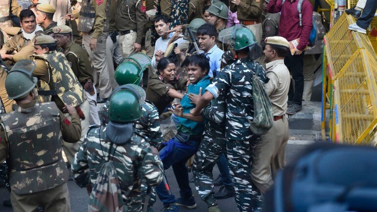 Opposition members condemn police action against JNU students
