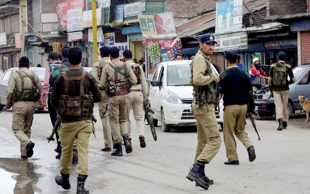 Kashmiri militants attack govt outreach team; 2 officials killed