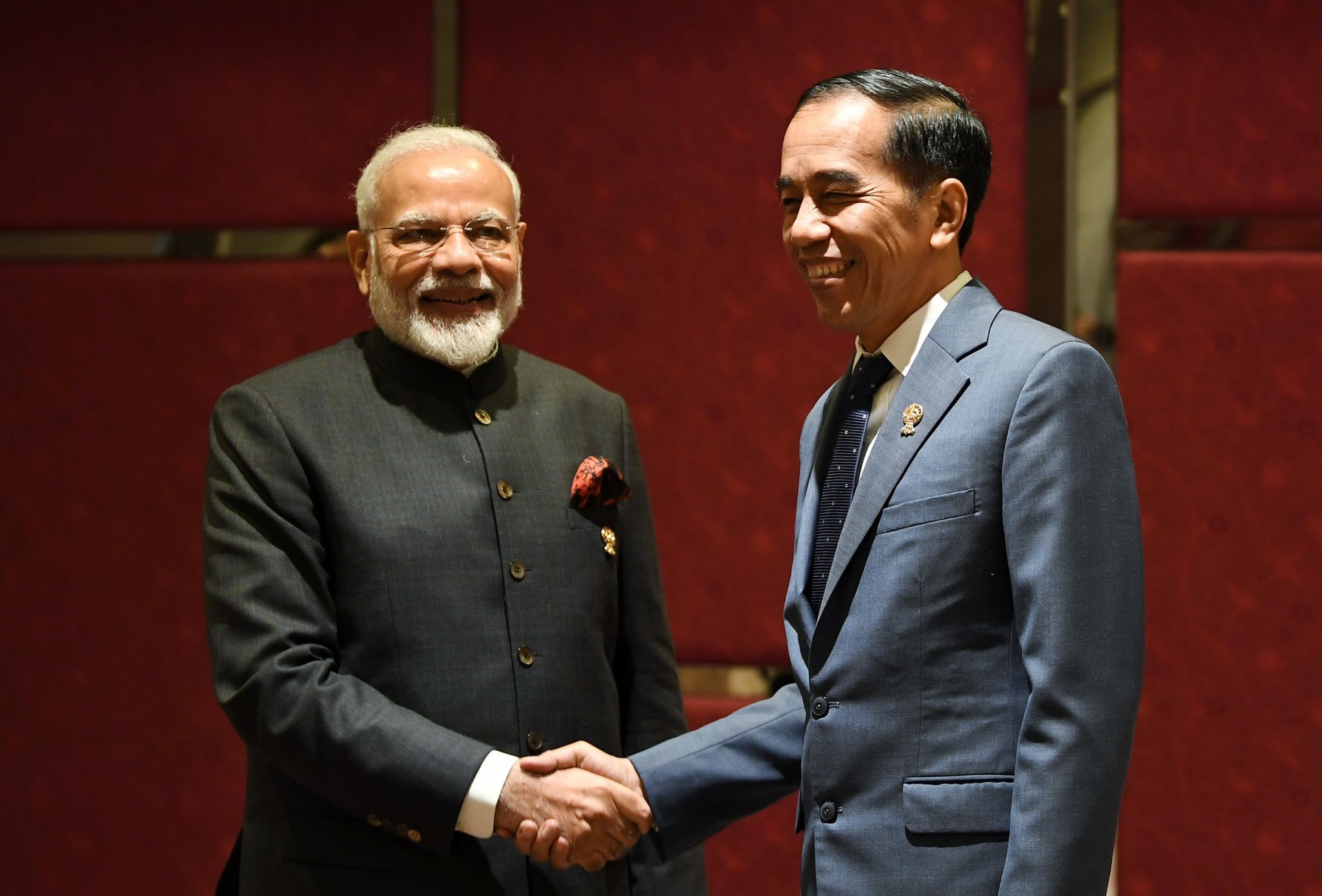 PM Modi meets Indonesian President Joko Widodo at ASEAN summit