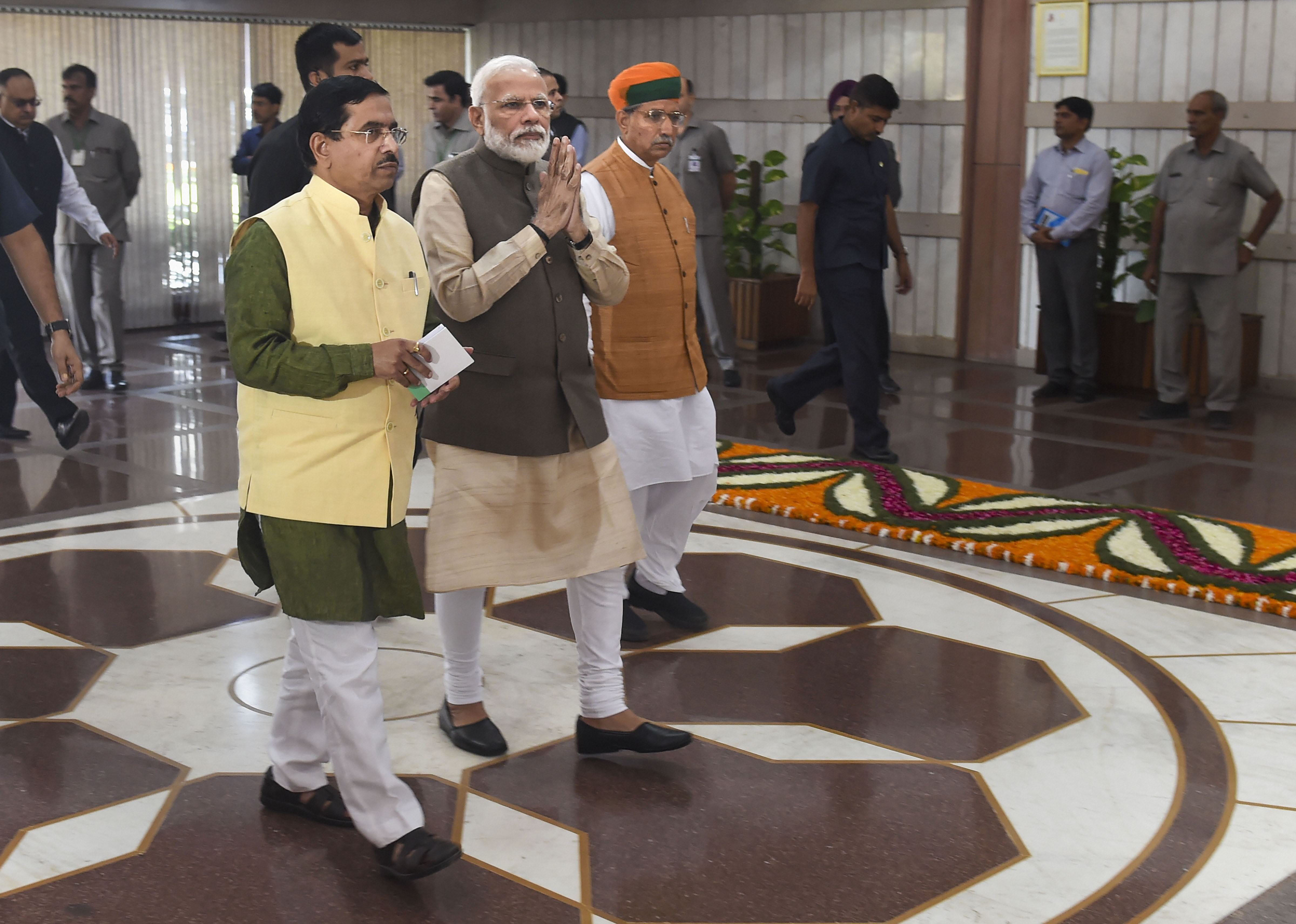 BJP leaders asked not to attack Thackerays, kindle reunion hopes