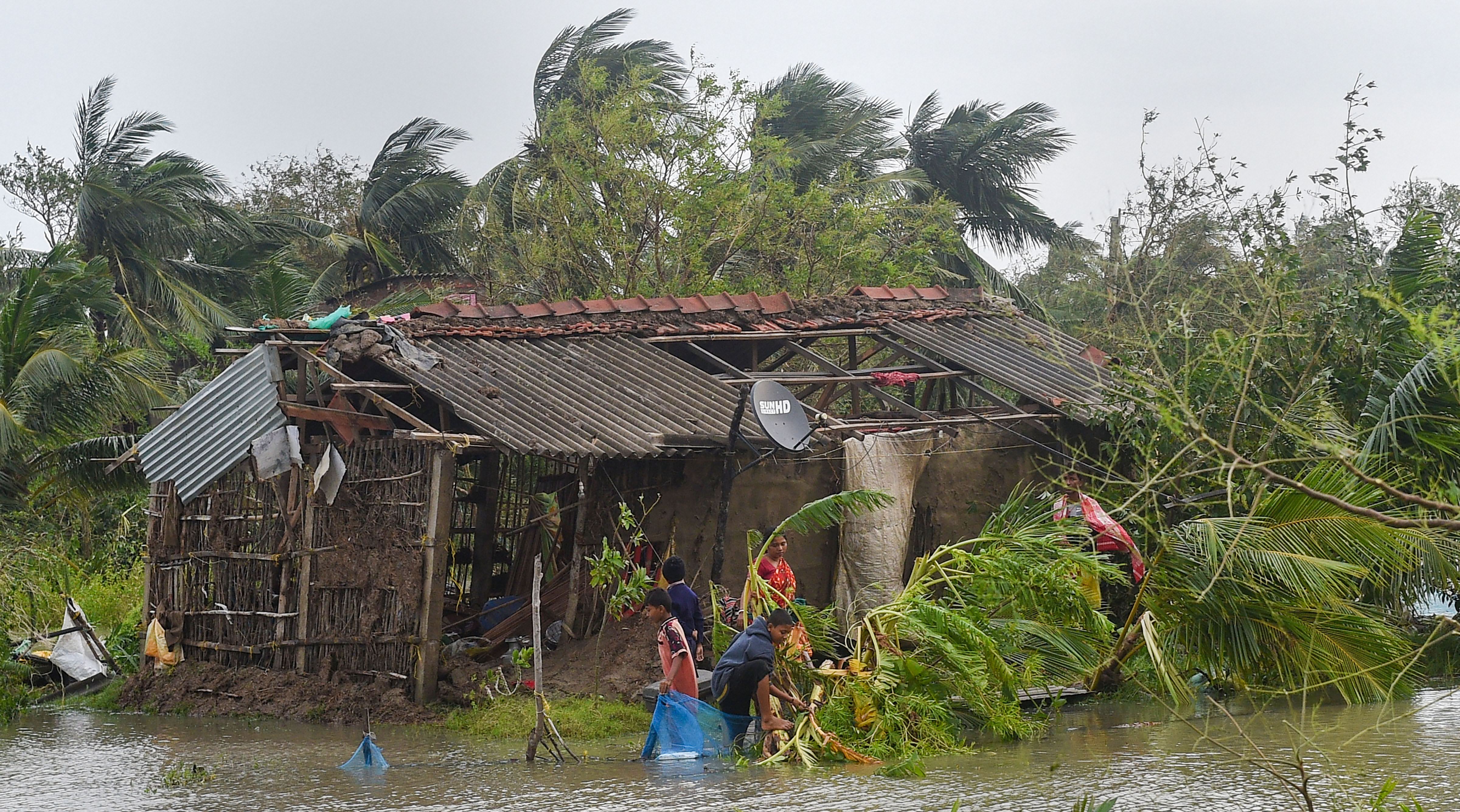Cyclone Bulbul crosses West Bengal, moves towards Bangladesh