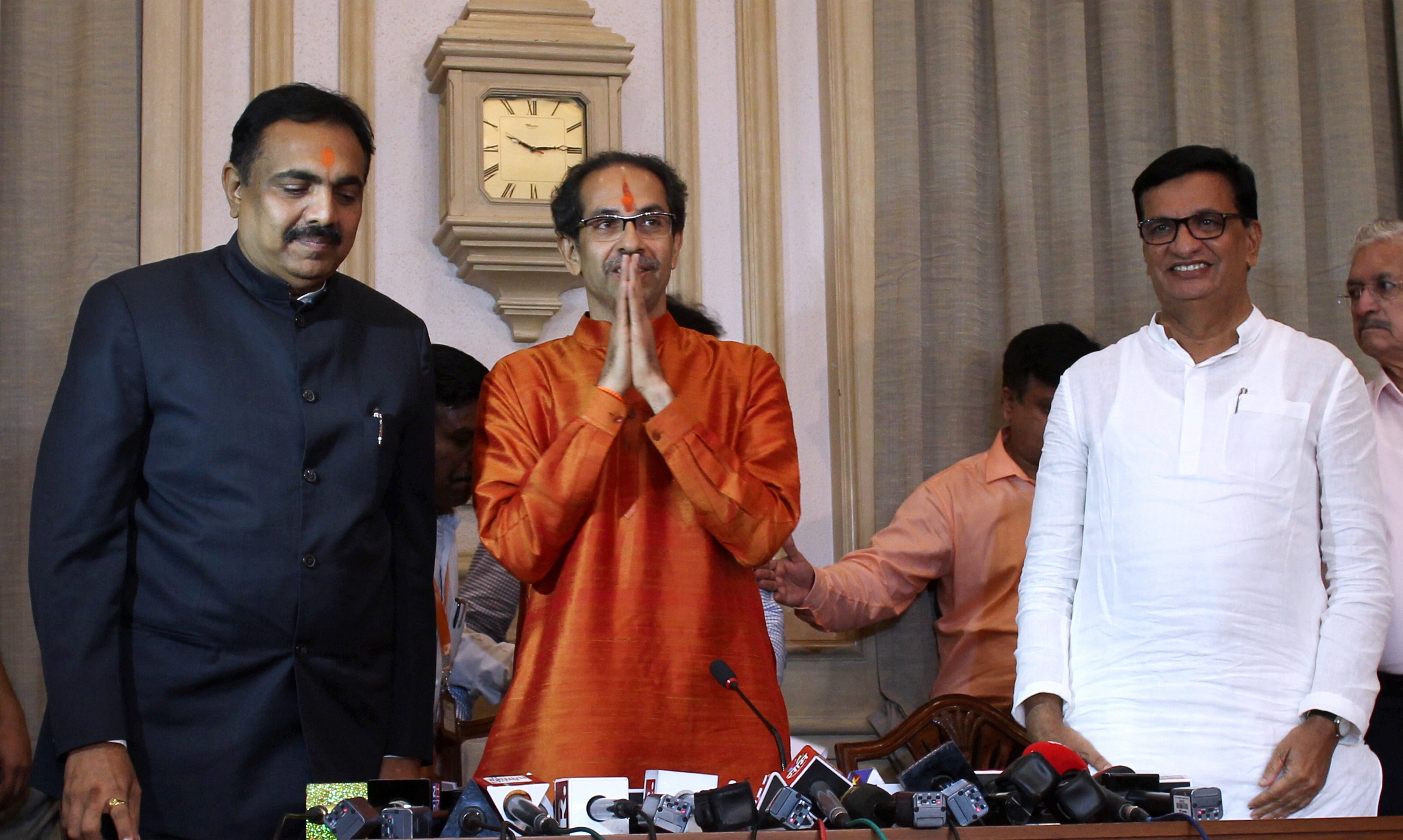 Uddhav Thackeray introduces his ministers in Maha Assembly