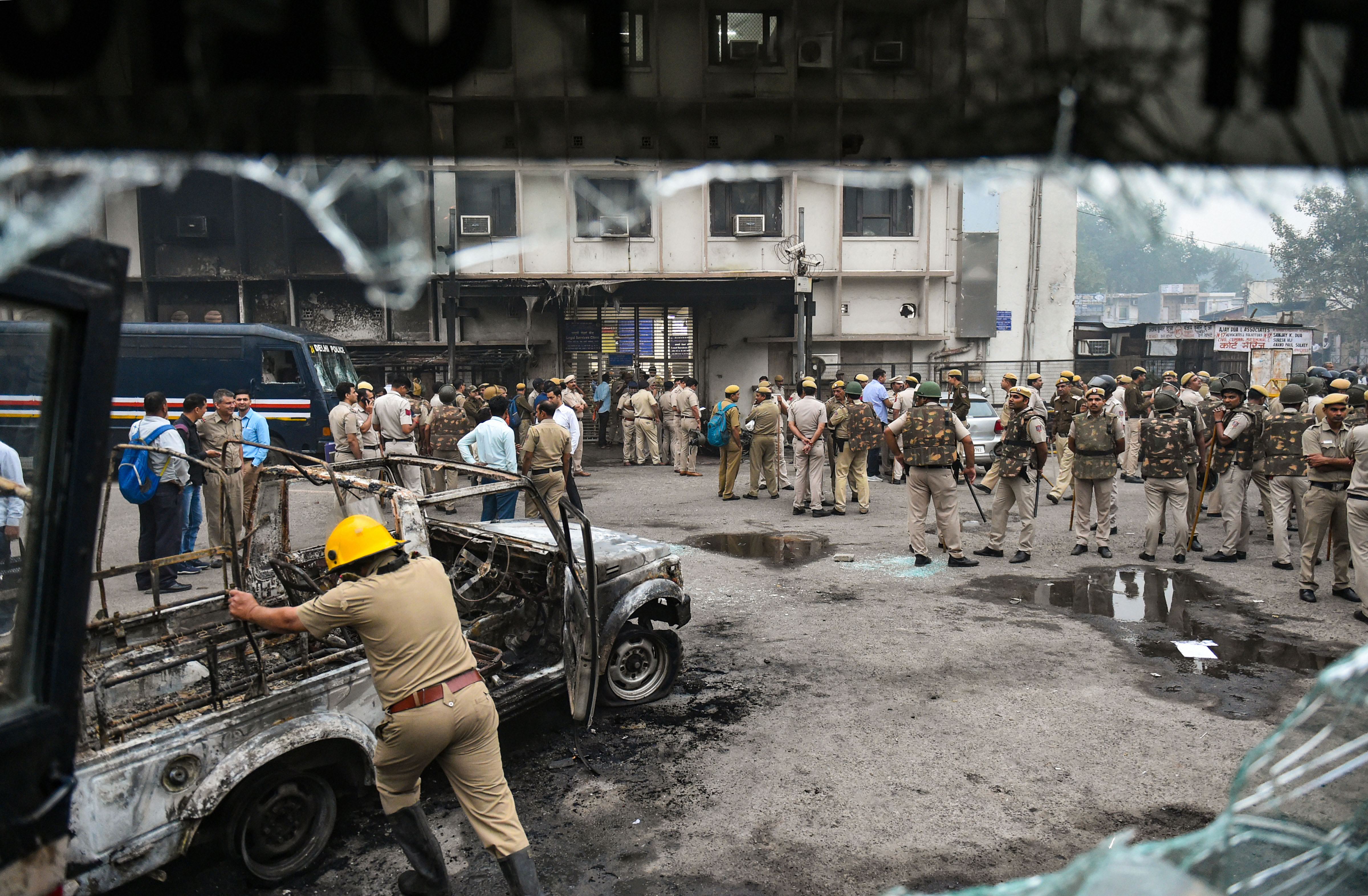 Clash between police, advocates at Tis Hazari Court; 20 cops injured