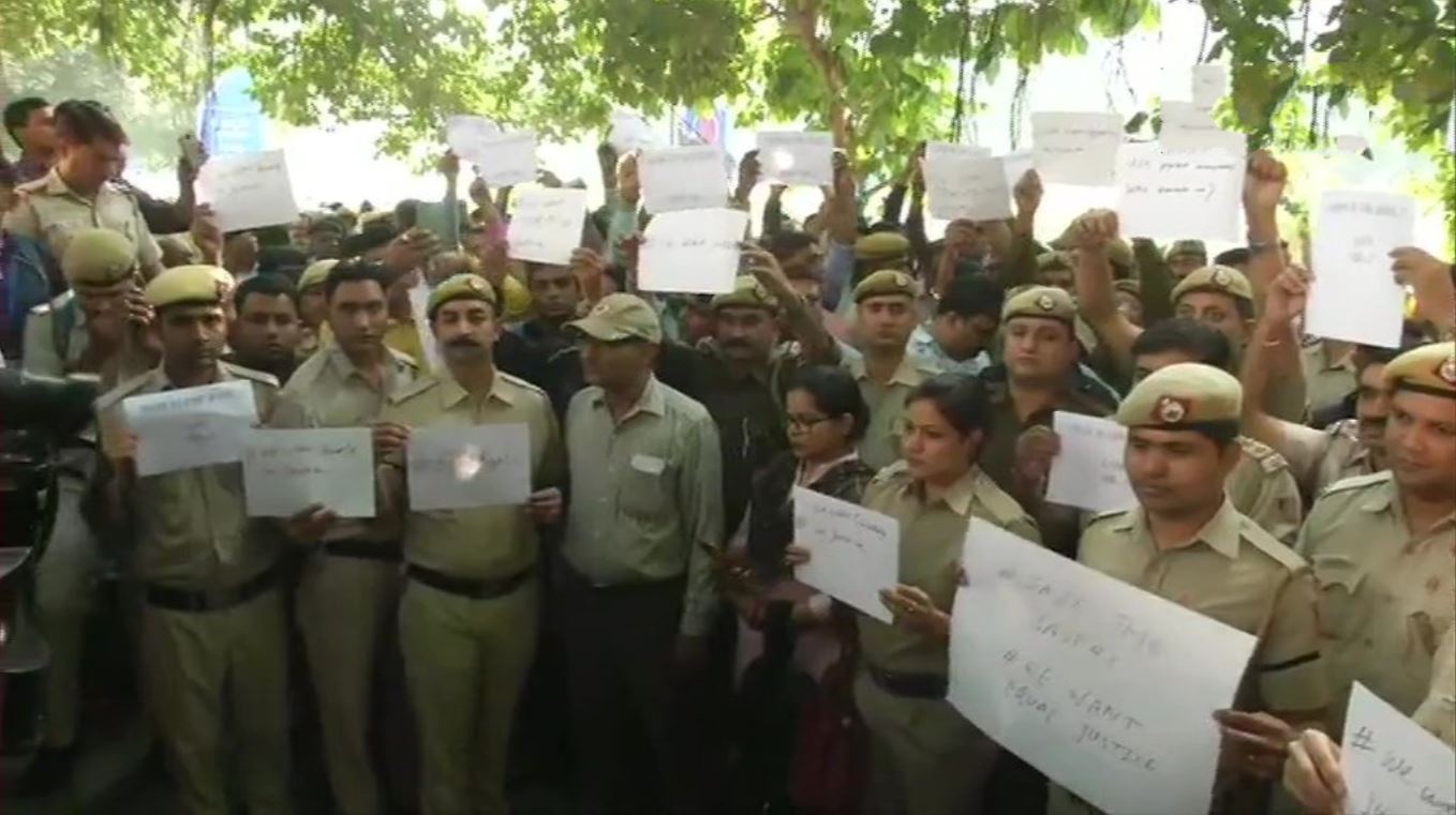 Police-lawyer clash: Delhi police personnel protest assault on cops