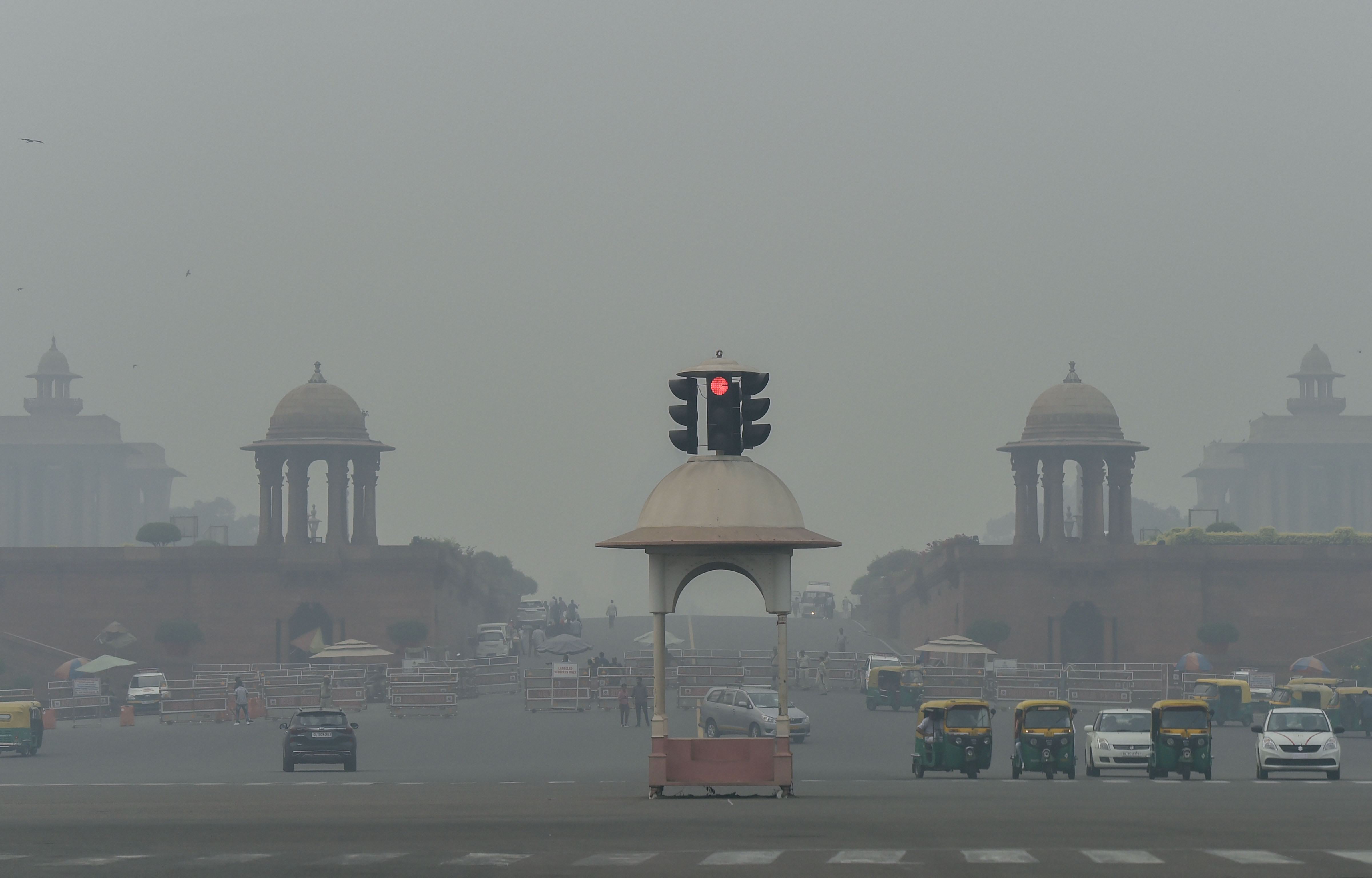 Diwali: Delhis air quality very poor, likely to become severe by evening