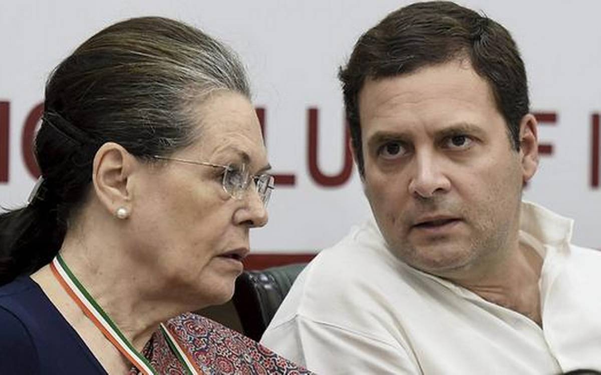 Congress bandwagon revolts, puts Sonia and Rahul on virtual notice