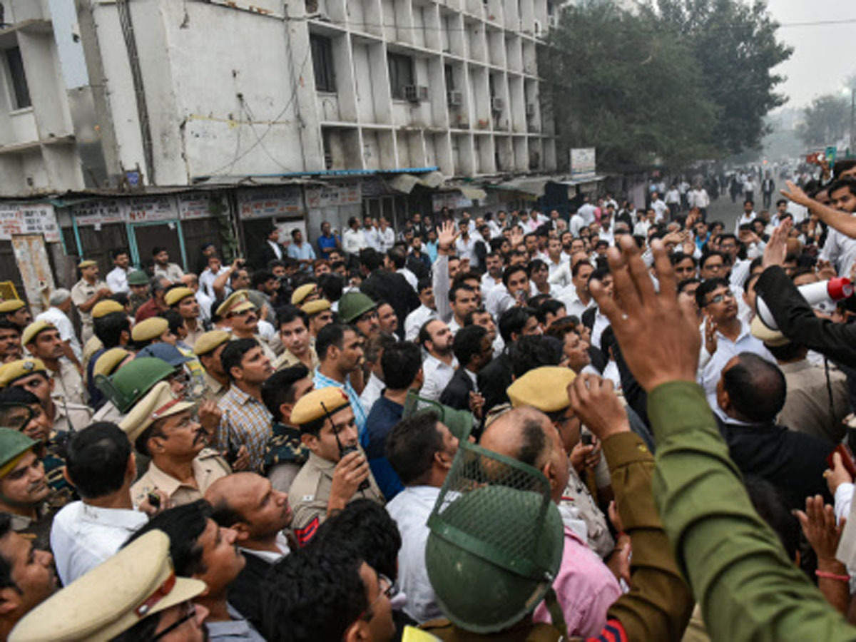 Lawyers of Delhi HC, district courts stir against clash with police, shun work