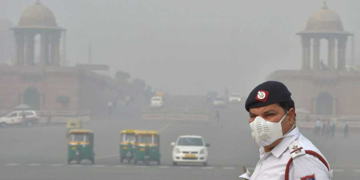 Dense fog affects life in North India; trains delayed, 1 killed in road accident