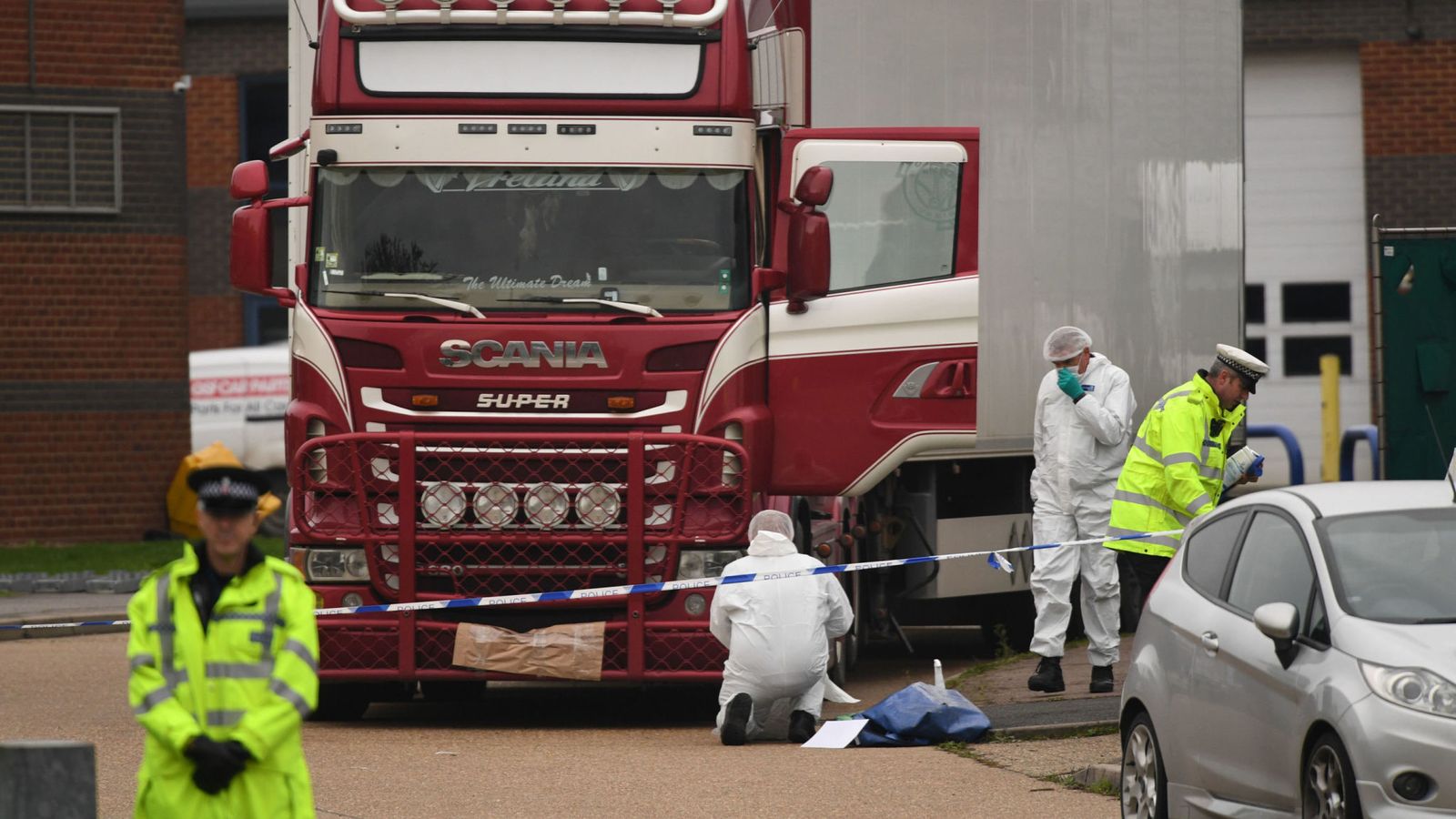 39 dead bodies in refrigerated truck believed to be Vietnamese: UK police