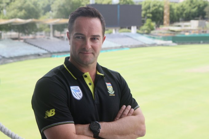 New South Africa coach ready to talk AB de Villiers out of retirement