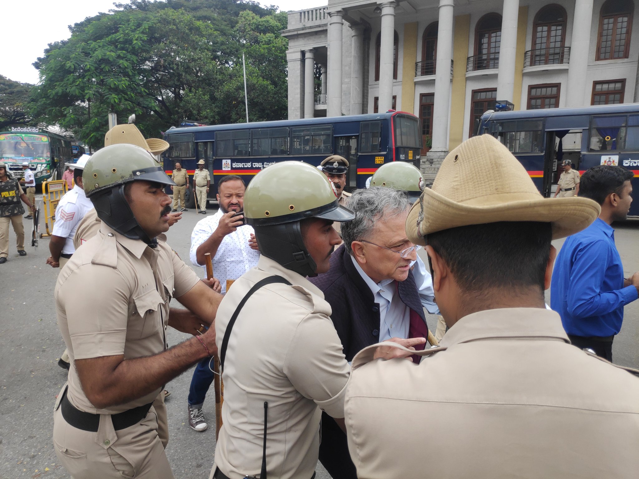 Ram Guha, Anti-CAA protests, CAA protests, Karnataka, Prohibitory orders