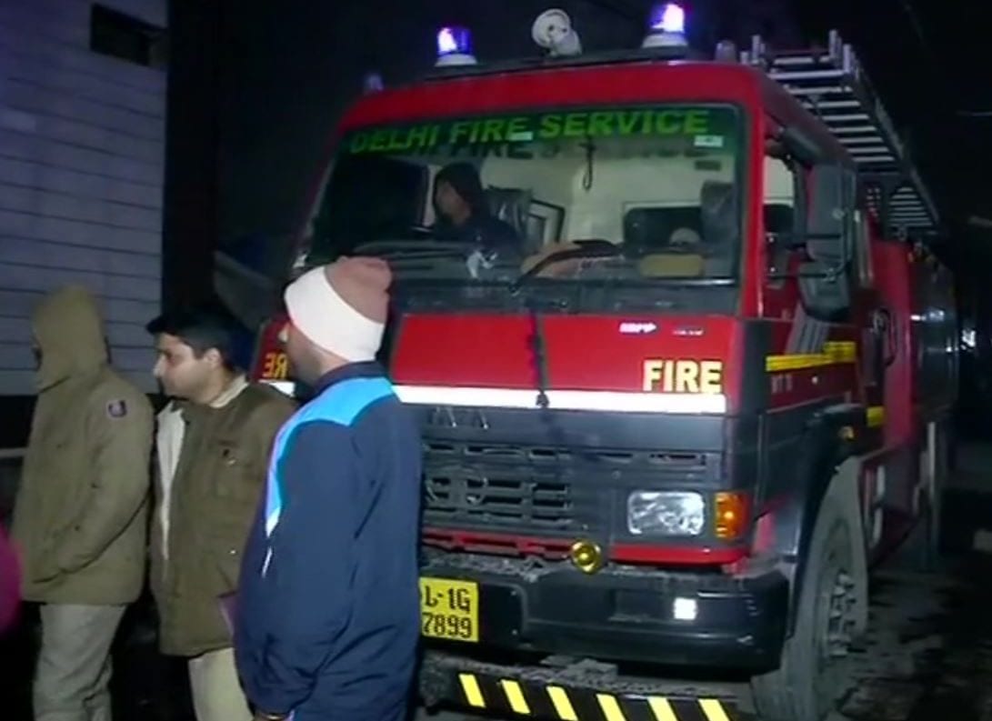delhi, kirari area, fire, residential building, godown, nine killed, 3 children, Delhi Fire Service, cylinder blast, fire safety equipment, Anaj Mandi fire